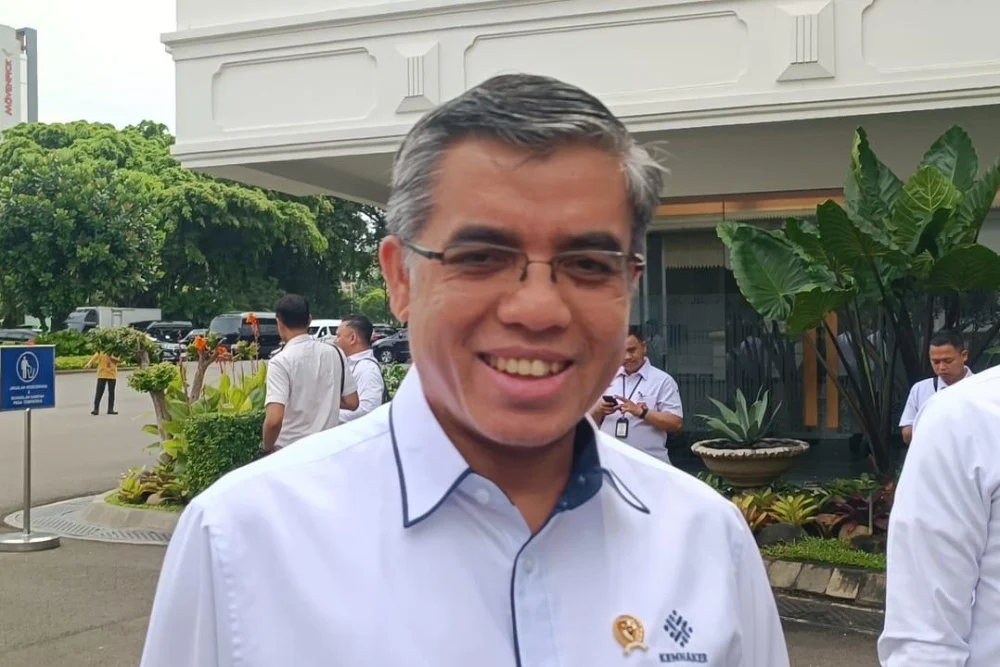 Menaker Yassierli bertemu dengan massa ojol