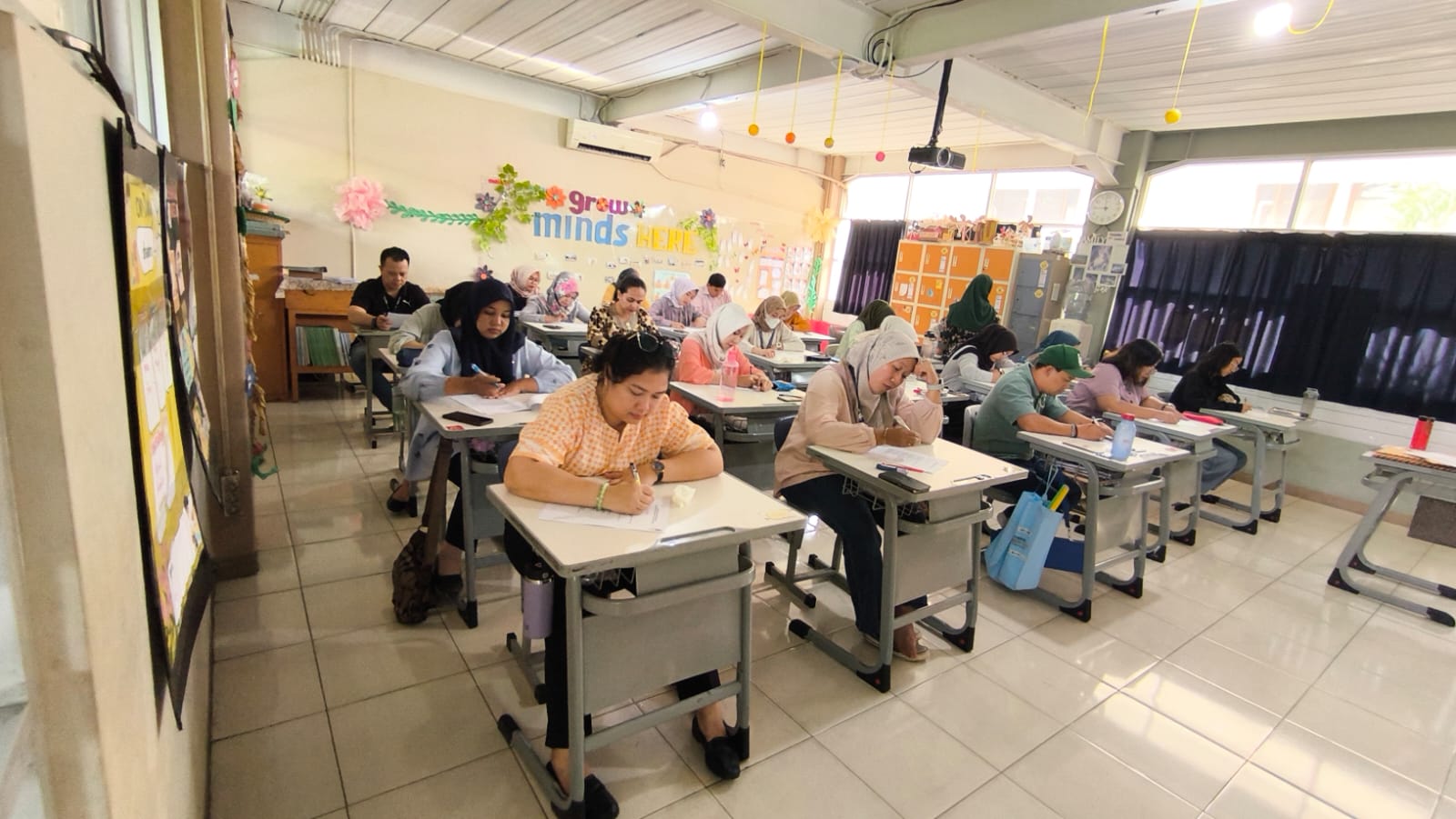 Pengajar Lembaga Pendidikan Nonformal