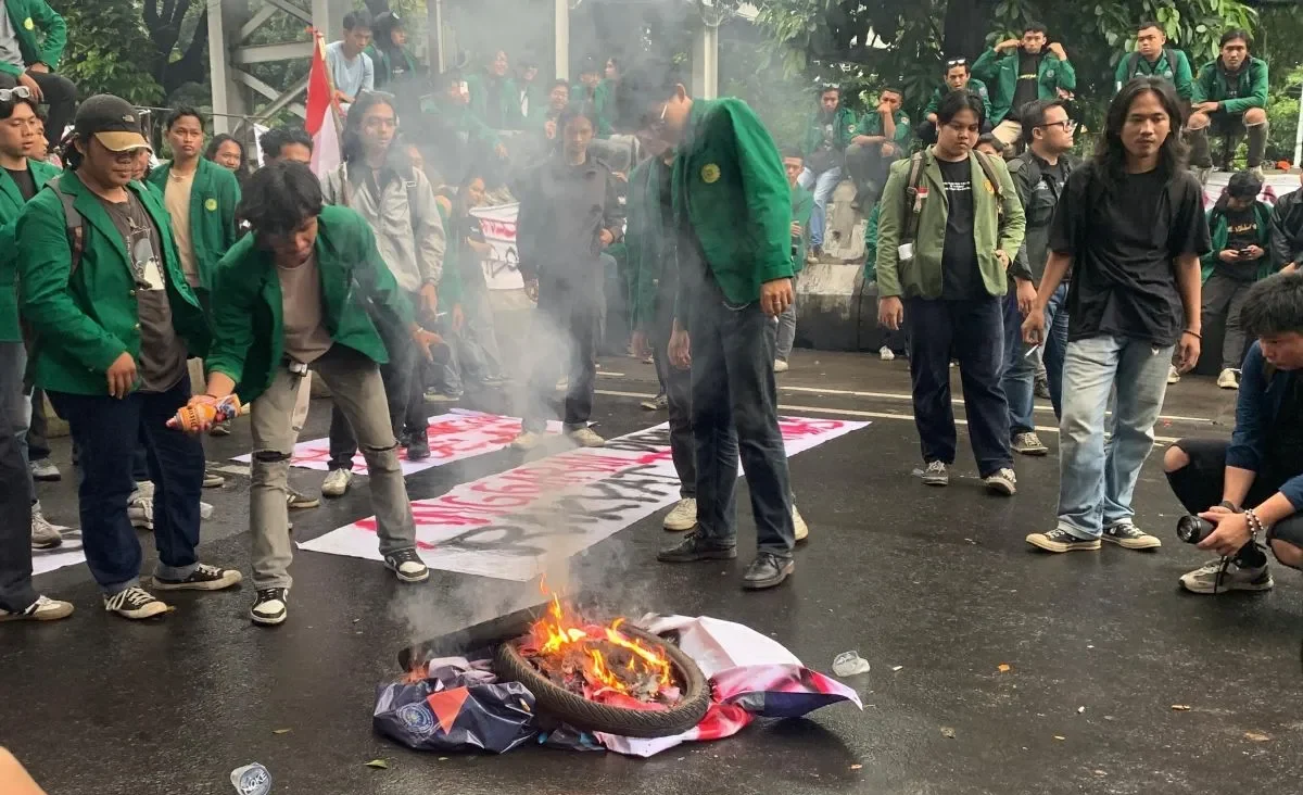 Aksi "Indonesia Gelap" Berakhir: Massa Membubarkan Diri Setelah Ketegangan dengan Aparat
