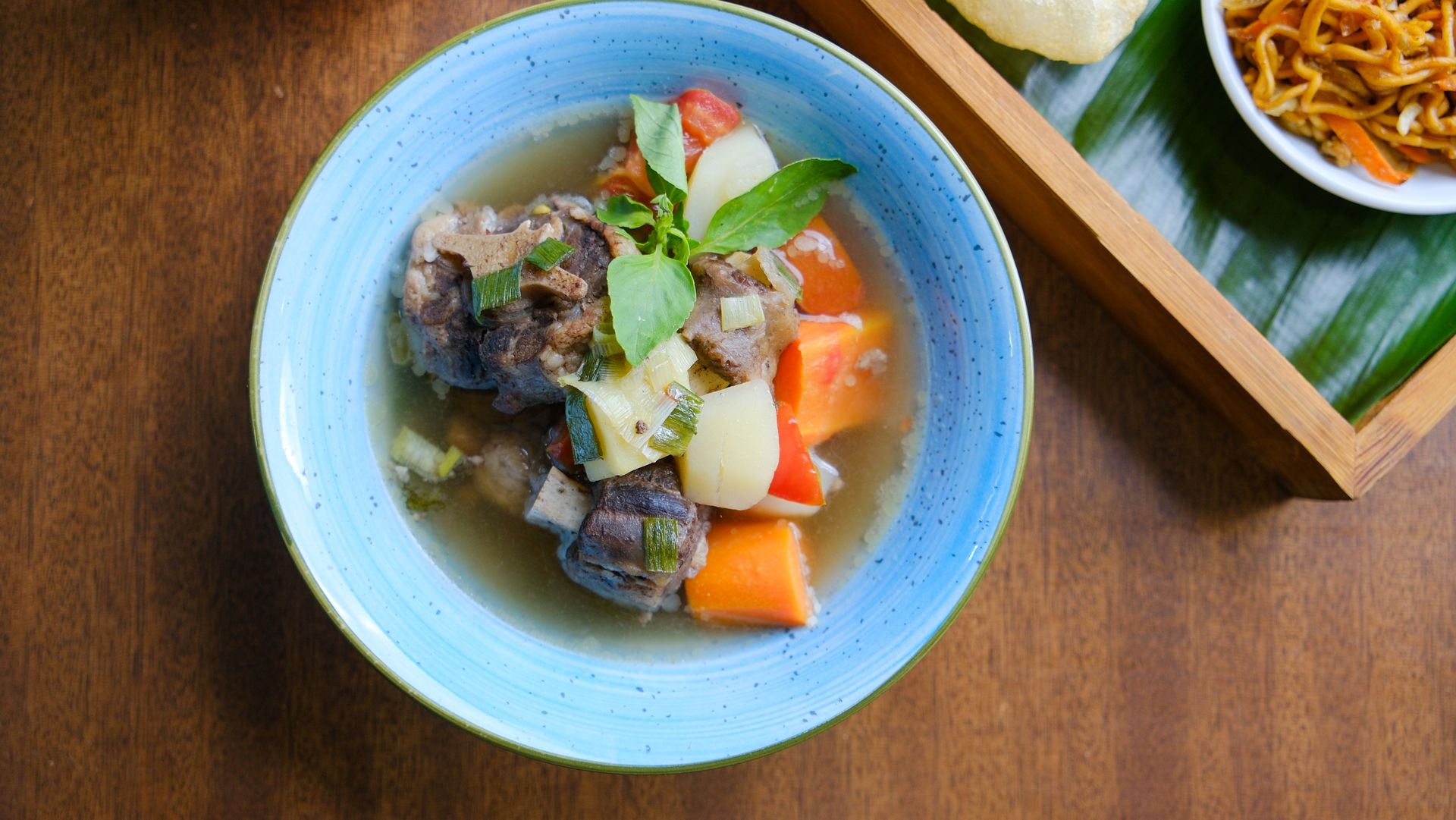 Resep Sop Buntut Lezat yang Sesuai Disajikan buat Keluarga