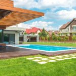 Inspirasi Kolam Belakang Rumah agar Hunian Terasa Lebih Sejuk dan Menawan