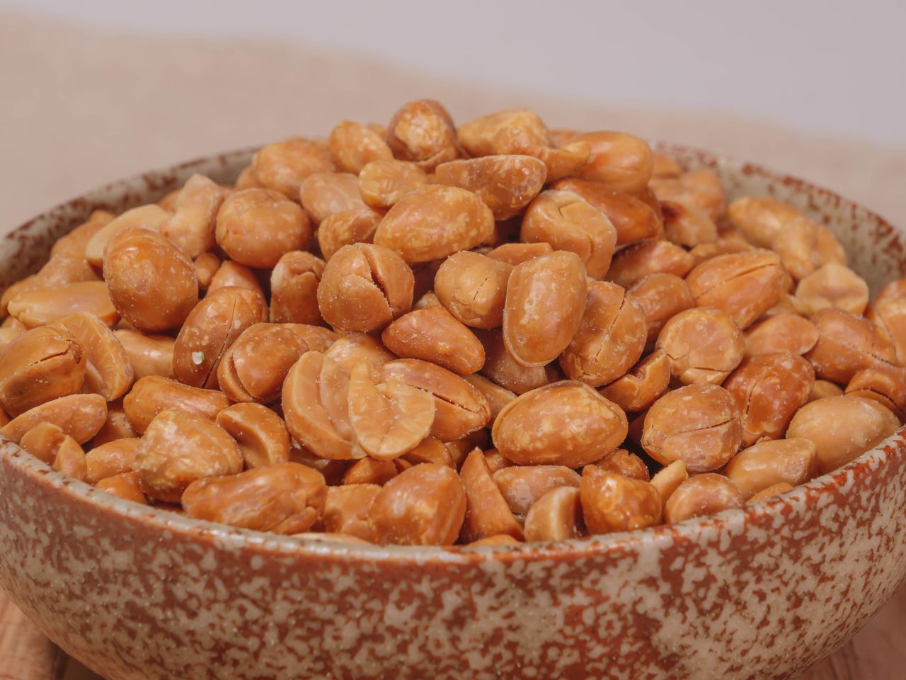 Kacang Goreng Renyah yang Senantiasa Jadi Kemilan Kesukaan Keluarga