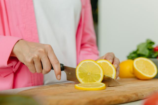 Tips Memotong Lemon agar Rapi, Mudah, dan Menghasilkan Perasan yang Maksimal